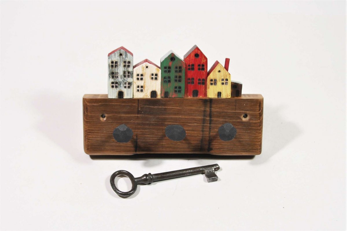 Dřevěný věšák s barevnými domečky - 3 háčky 