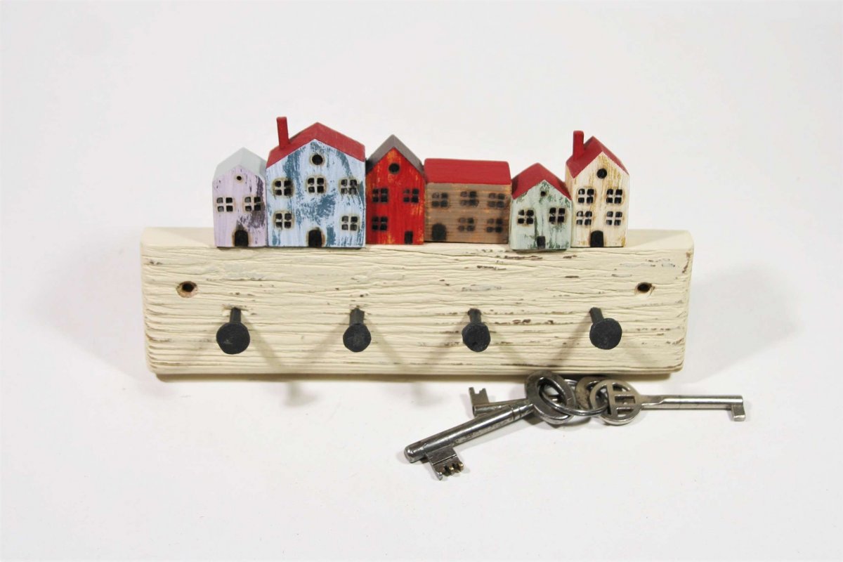Dřevěný věšák s barevnými domečky - 4 háčky 