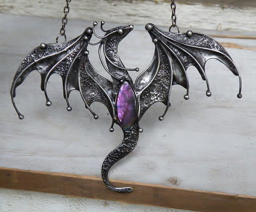 Ariwäl... strážce noci...(Labradorit fialový)