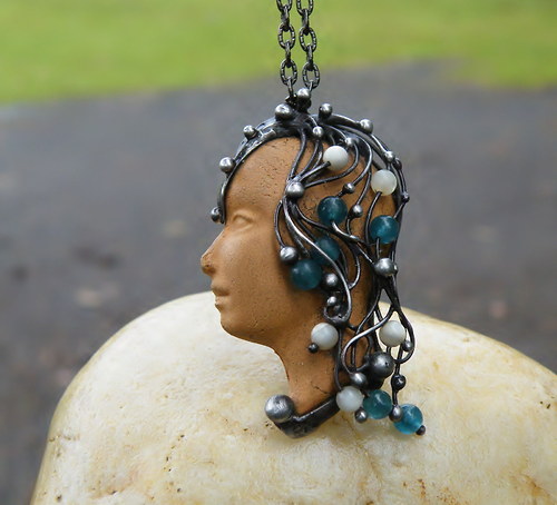 Eliana...(keramika, Apatit, perleť) 