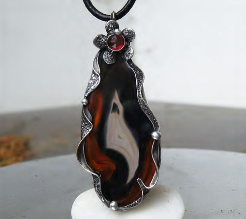 Temné stíny...(Achát-plátek, sklo)