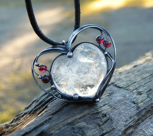 Ledové s kapkami krve... ( Křišťál, Granát)