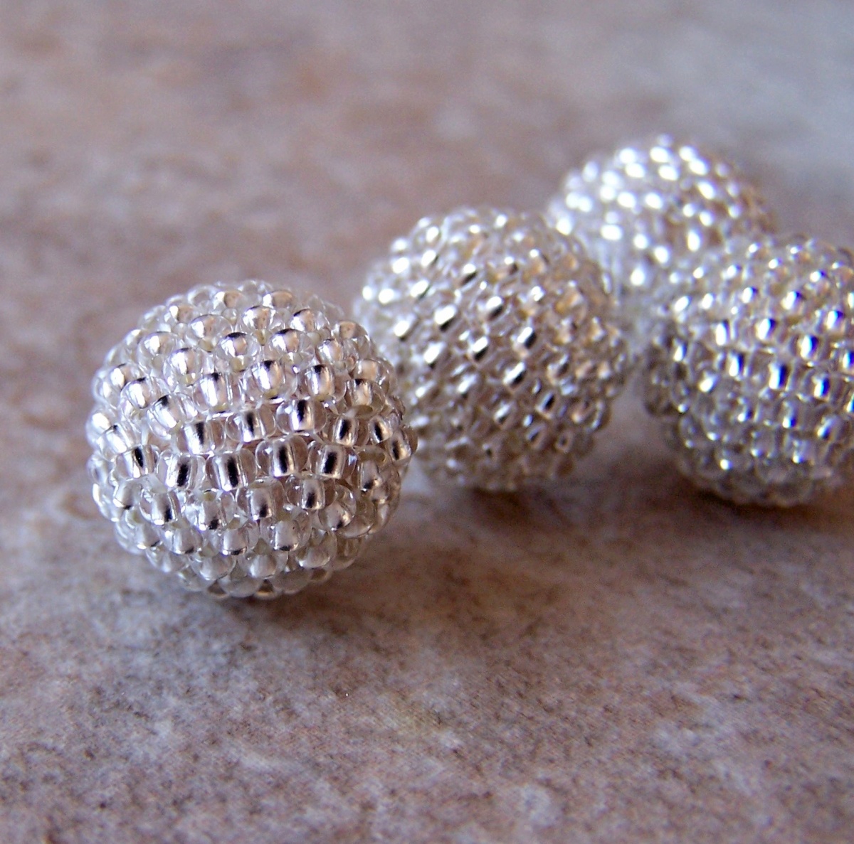 Obšívané kuličky č. 18