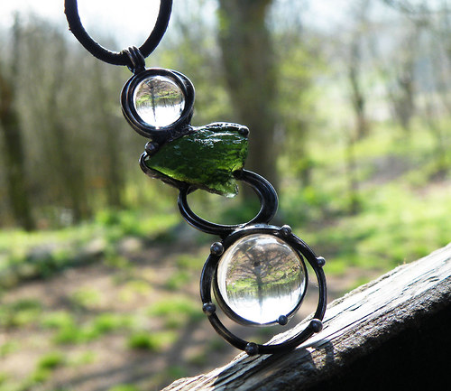 Kroužení...(Křišťálové kuličky, Vltavín 4,5g)