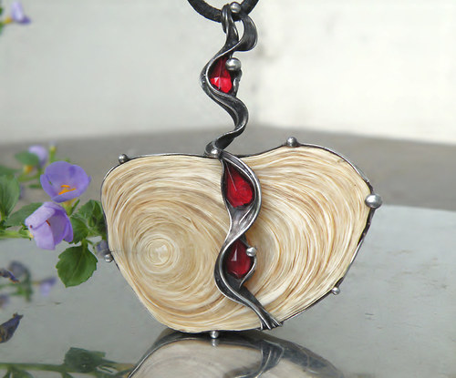 Když dřevo roní krev...(Kalcit XXL, sklo)