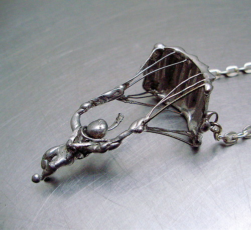 PARAŠUTISTA NA PŘÁNÍ