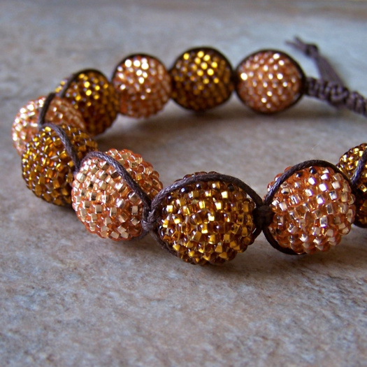 Dvojbarevný náramek macramé/shamballa