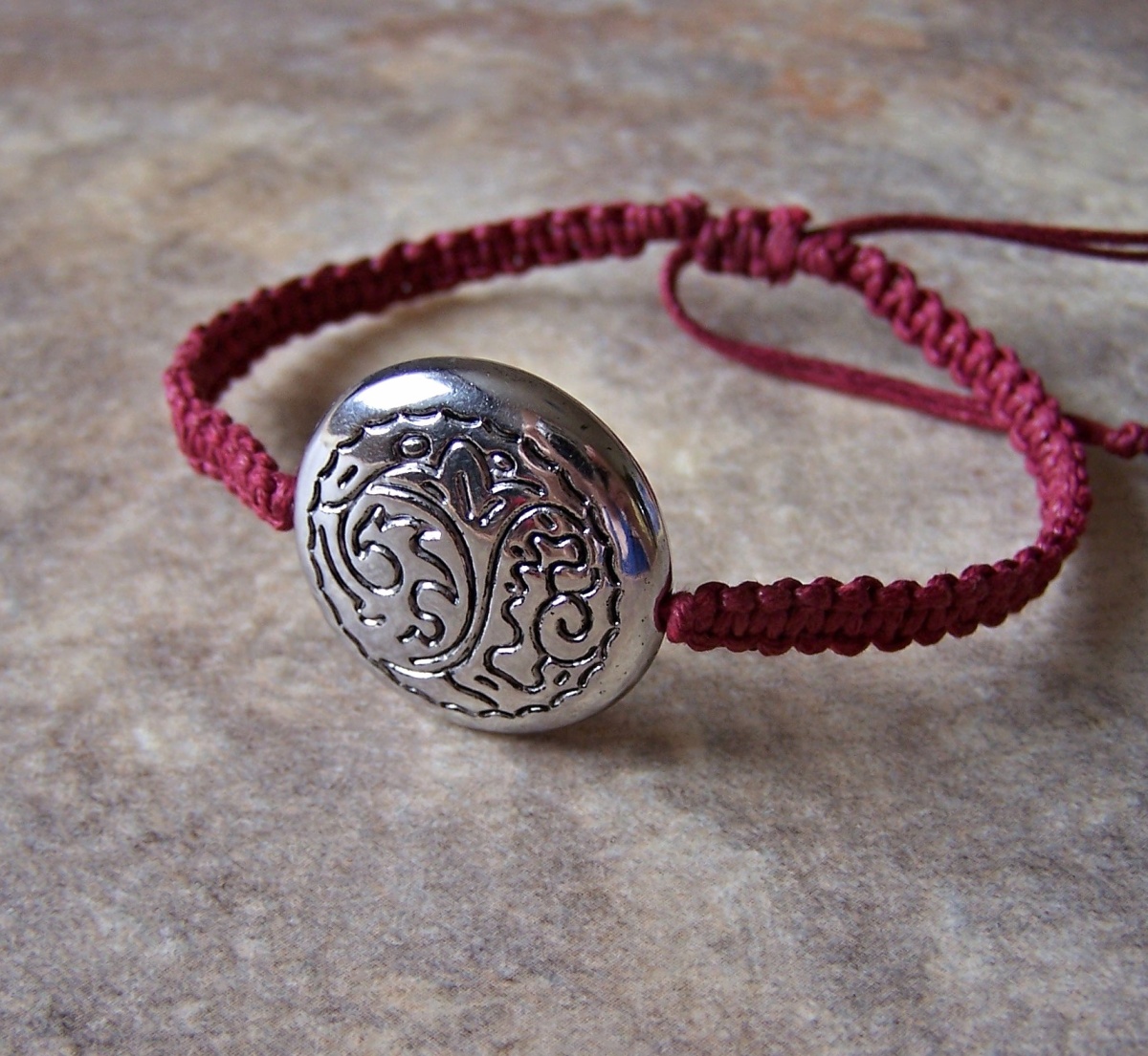 Náramek macramé - bordó