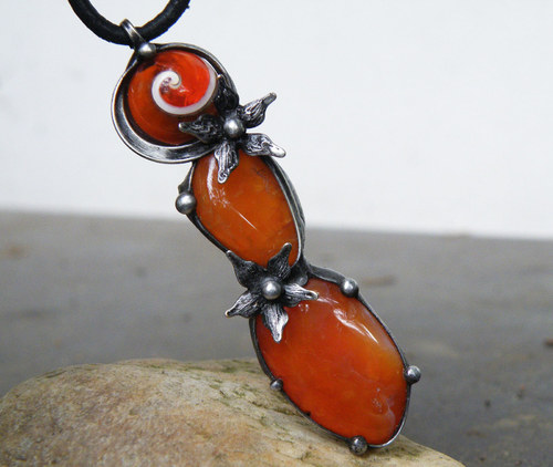 Podzimní kvítí...(Karneol, mušlovina)