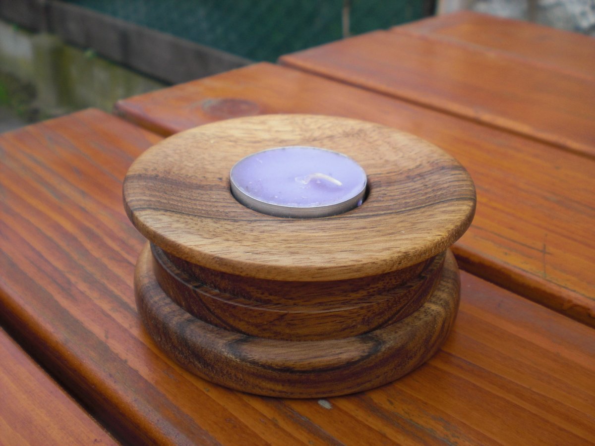 ořechový svícen 2