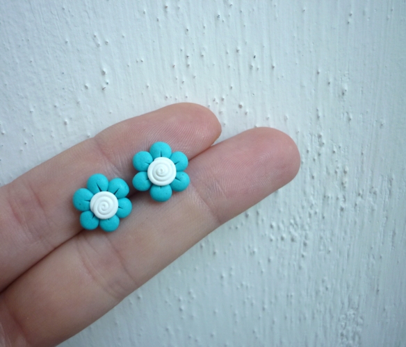 Drobné modré květiny - náušnice na puzetě