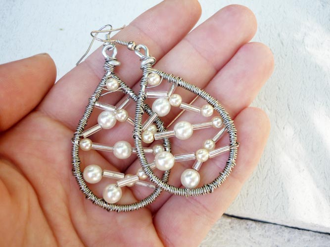 Drátované elegantní perličkové náušnice - slzy