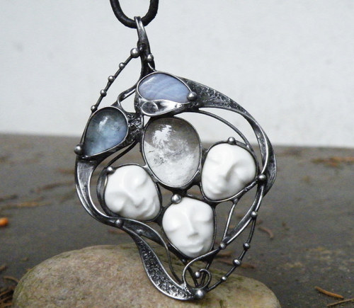 Sudičky...(Křišťál, fluorit, Chalcedon)