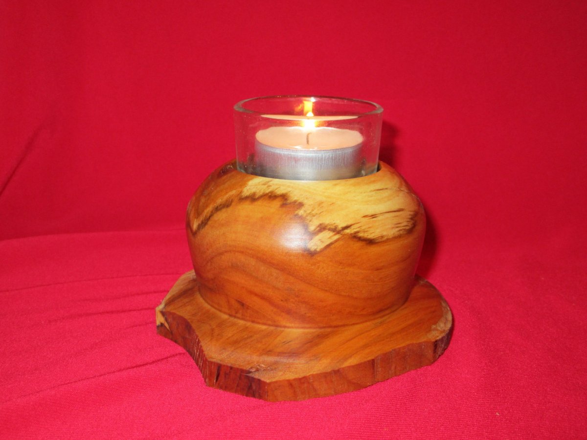 zajímavý jabloňový svícen