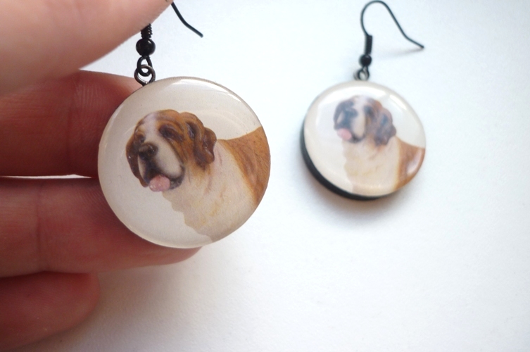 Psi Bernardýni - pryskyřice náušnice