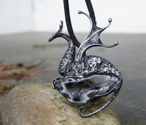 Aríës...strážce temné jeskyně...(Peříčkový Achát)