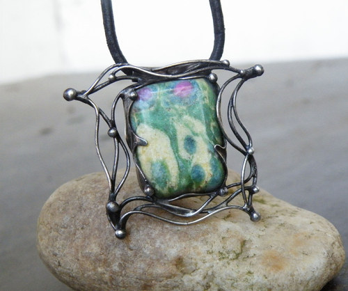 Obraz...(Rubín ve Fuchsitu) 