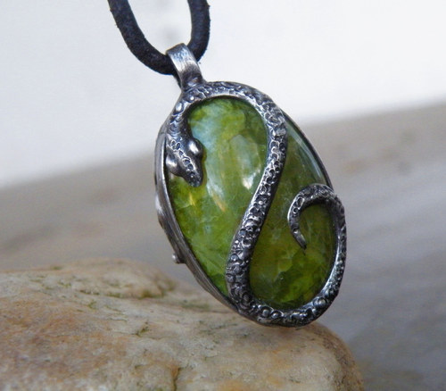 Hadí amulet...(zelený Opál)
