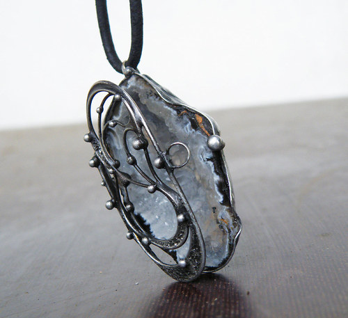 Za vrátky...tajemný svět (achát) otevírací šperk