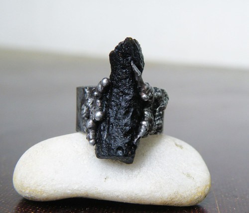 Ve spárech temnoty...(tektit) 