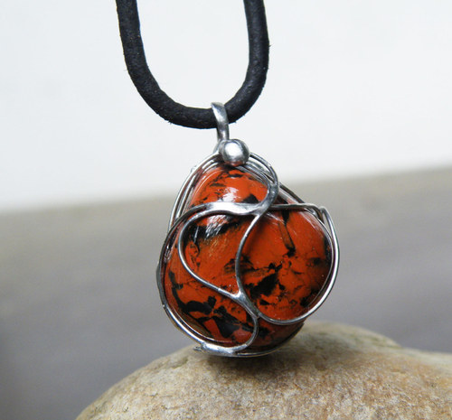 Amulet jaspis v nerezi