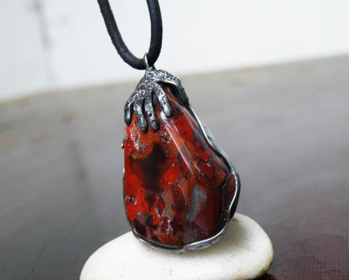 Ve spárech pekla...(jaspis brekcie)