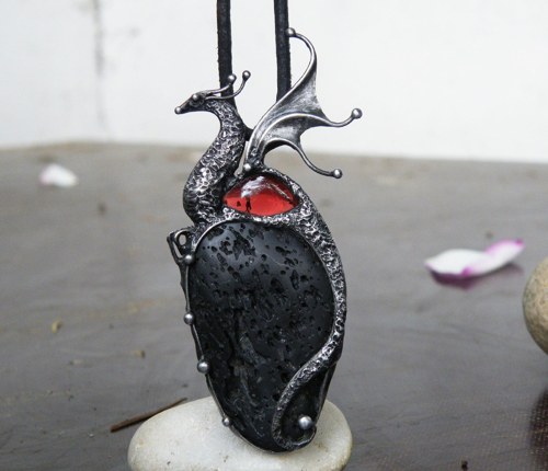 Grien...tajemná strážkyně...(láva, granát) 