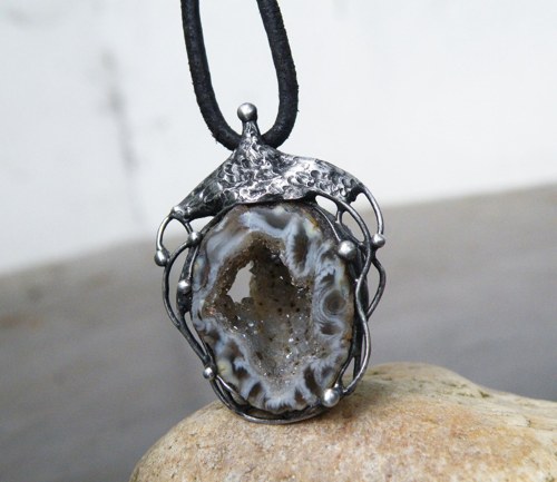 Skřítčí domeček...( peříčkový achát) 