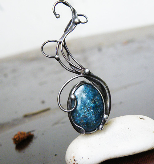 Modrý amulet...(apatit)