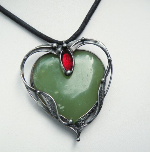 Elfské srdce...(serpentin, sklo)