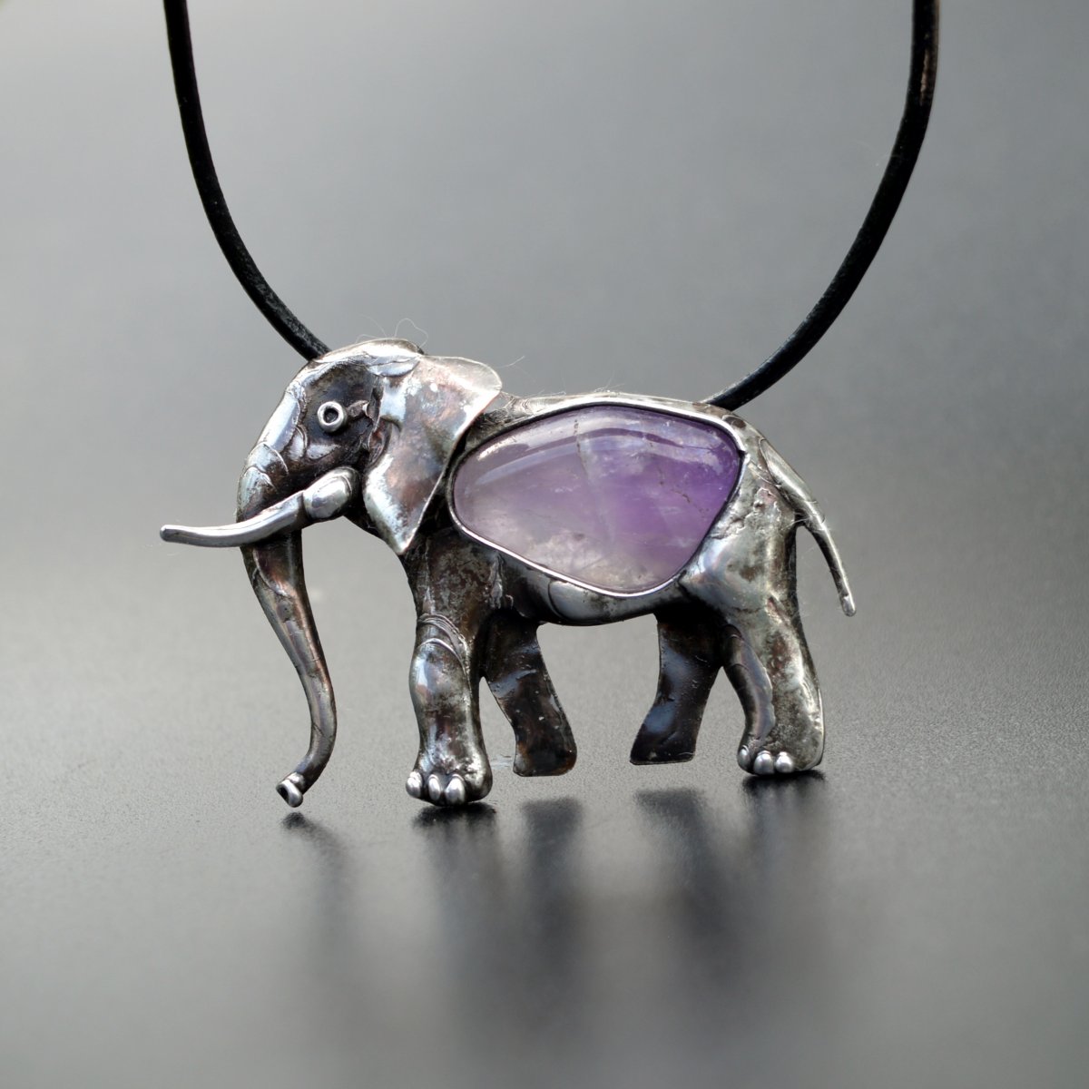 Slon nejen pro štěstí, ale i pro parádu