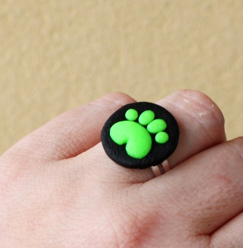 prstýnek s tlapičkou, stopou