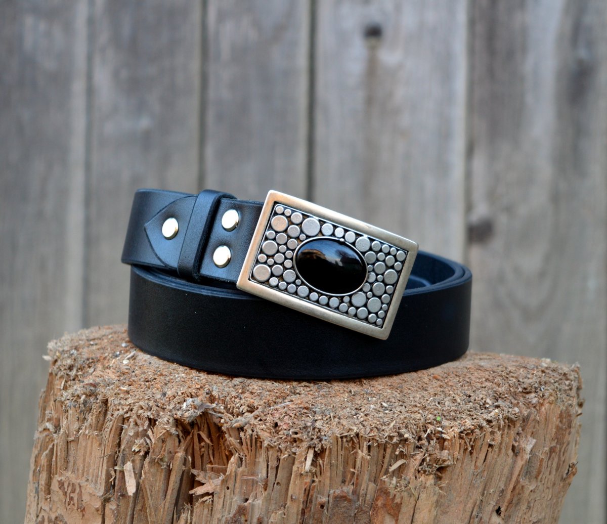 Elegantní pásek s autorskou sponou