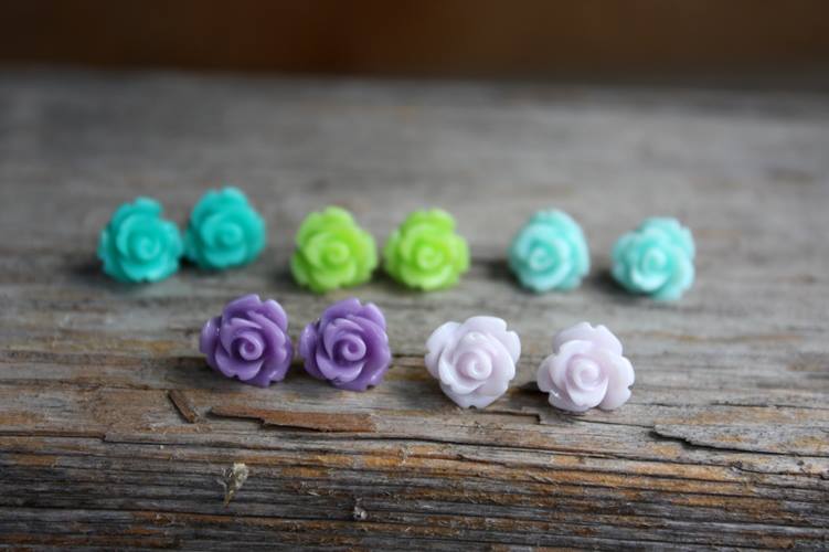 Fialové růžičky - náušnice na puzetě