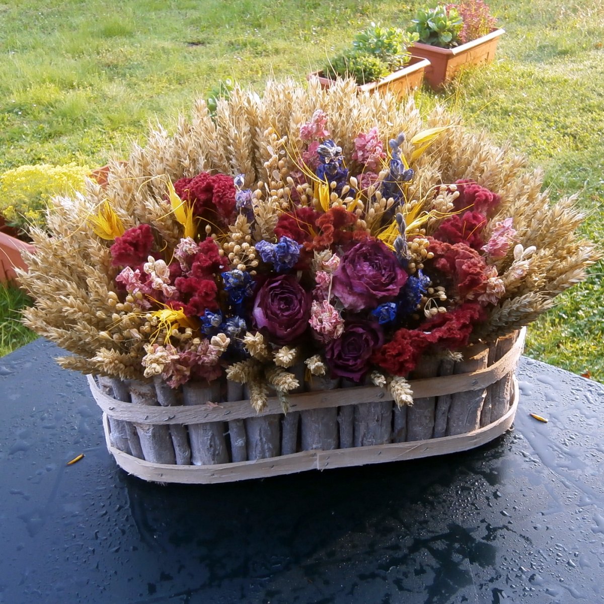 Truhlík - Tři růže v obilí