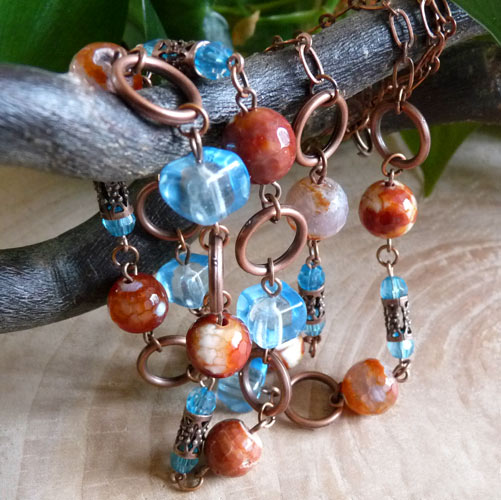 Achát s kapkou modré