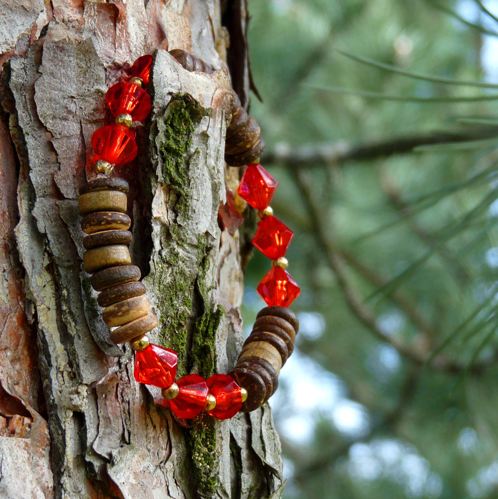 Pružný náramek - dřevo a korálky