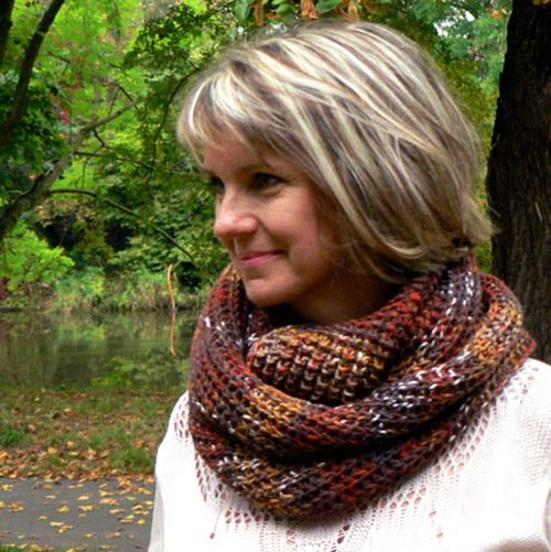 Nákrčník v hnědém tweedu