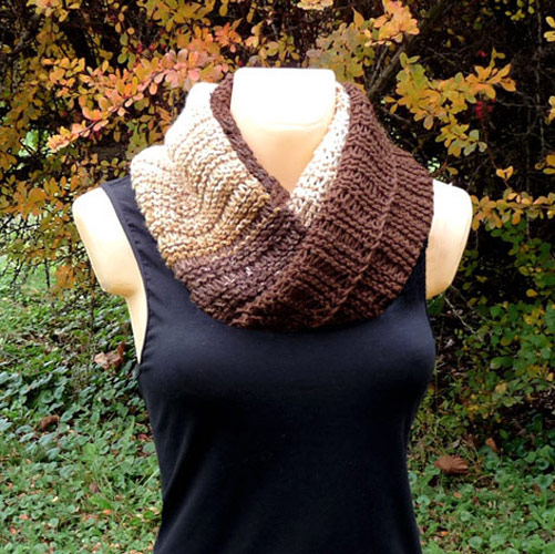 Nákrčník v hnědém melíru..