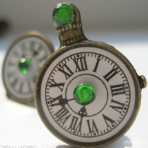 Green clock earring 3D