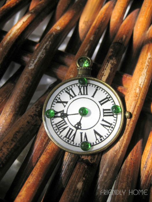 Light green clock 3D - II.