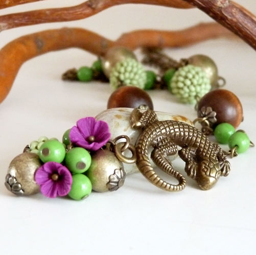 Na pasece (dlouhý náhrdelník)