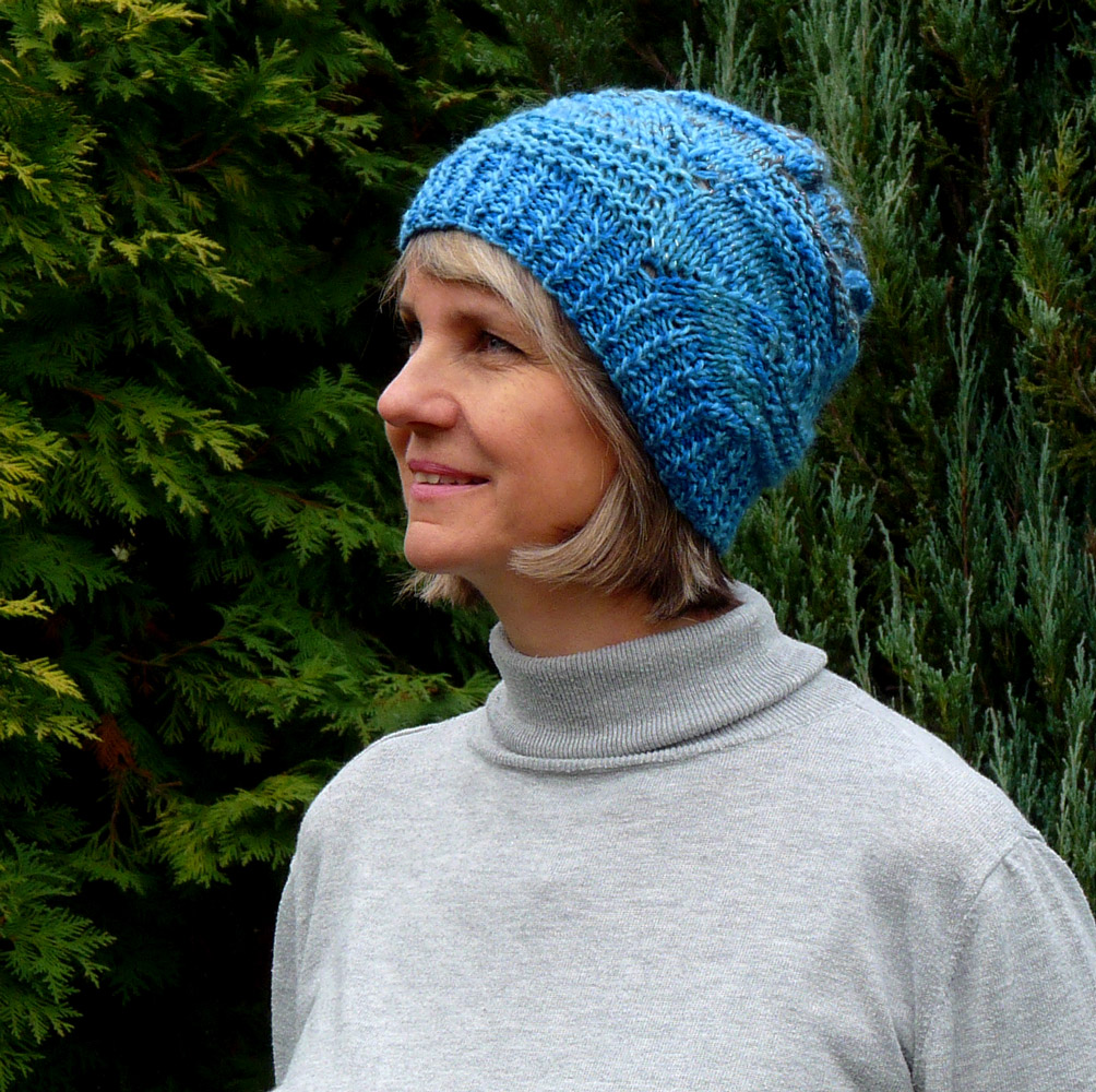 Pletená čepice - modrá s jemným třpytem