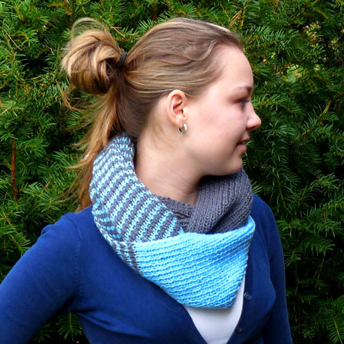 Nákrčník v modrošedém provedení