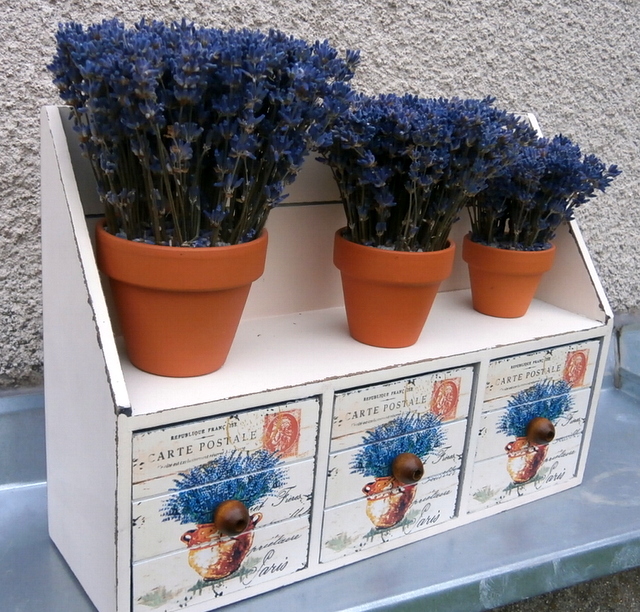 Polička s vůní levandule...