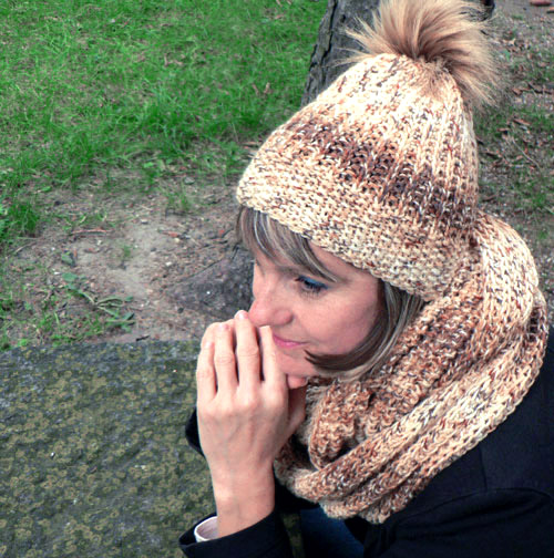 Čepice v pískovém tweedu