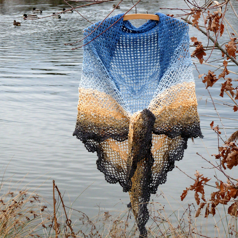 Háčkovaný šátek - tam za vodou v rákosí