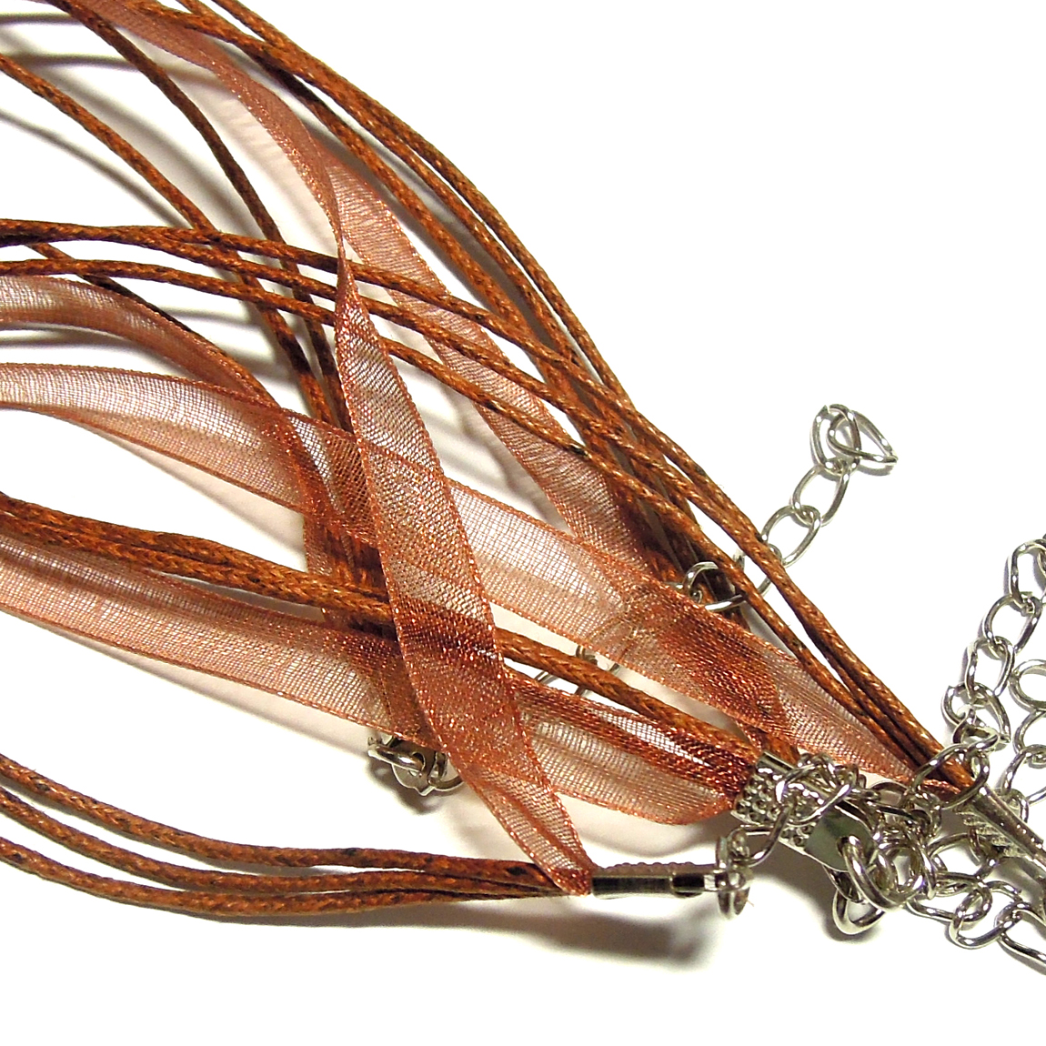 Návleková šňůrka s organzou - hnědá