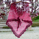 Háčkovaný šátek v barvě kvetoucí sakury