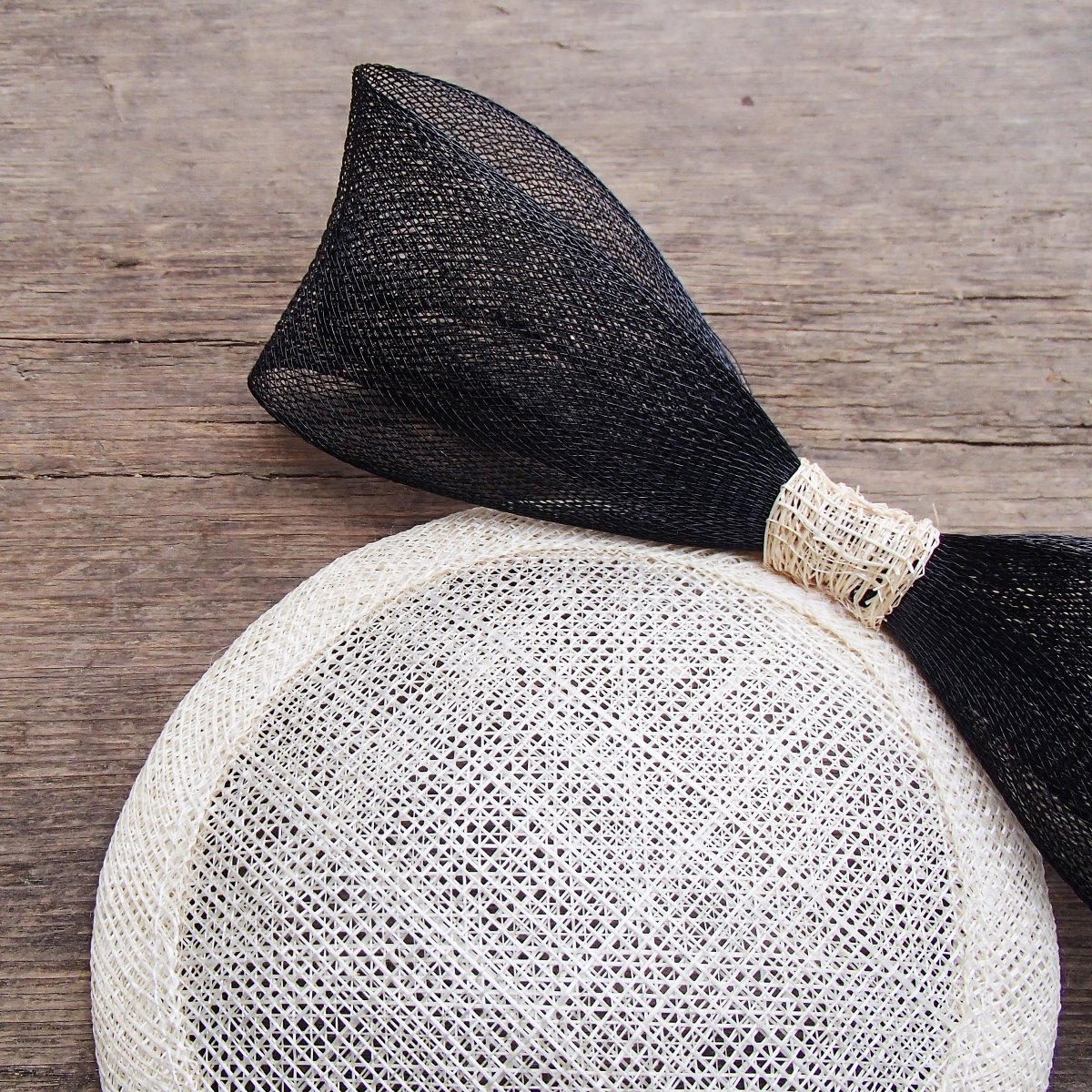 Sisálový klobouček Emily